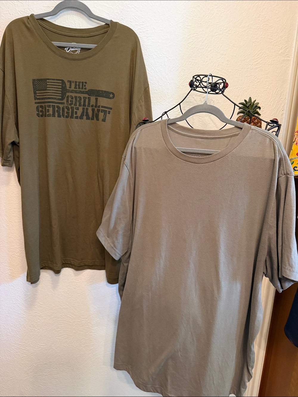 ♨️♨️♨️3 for 12$♨️♨️♨️The Grill Sergeant Graphic T bundle w/Solid Olive T-3XL